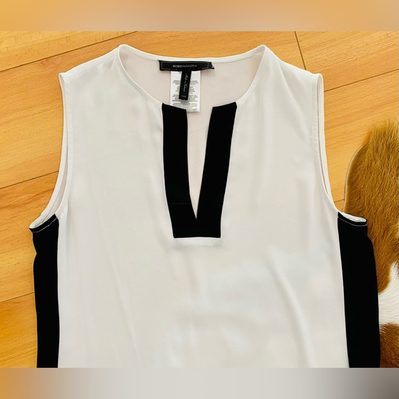 BCBGMaxazria Two Toned White and Black Sleeveless Blouse | size: XXS - Picture 3 of 10